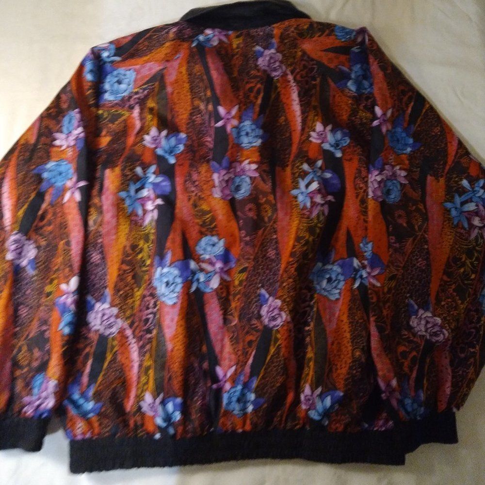 VTG Casual Isle Floral Abstract Pattern Windbreake - Picture 7 of 7